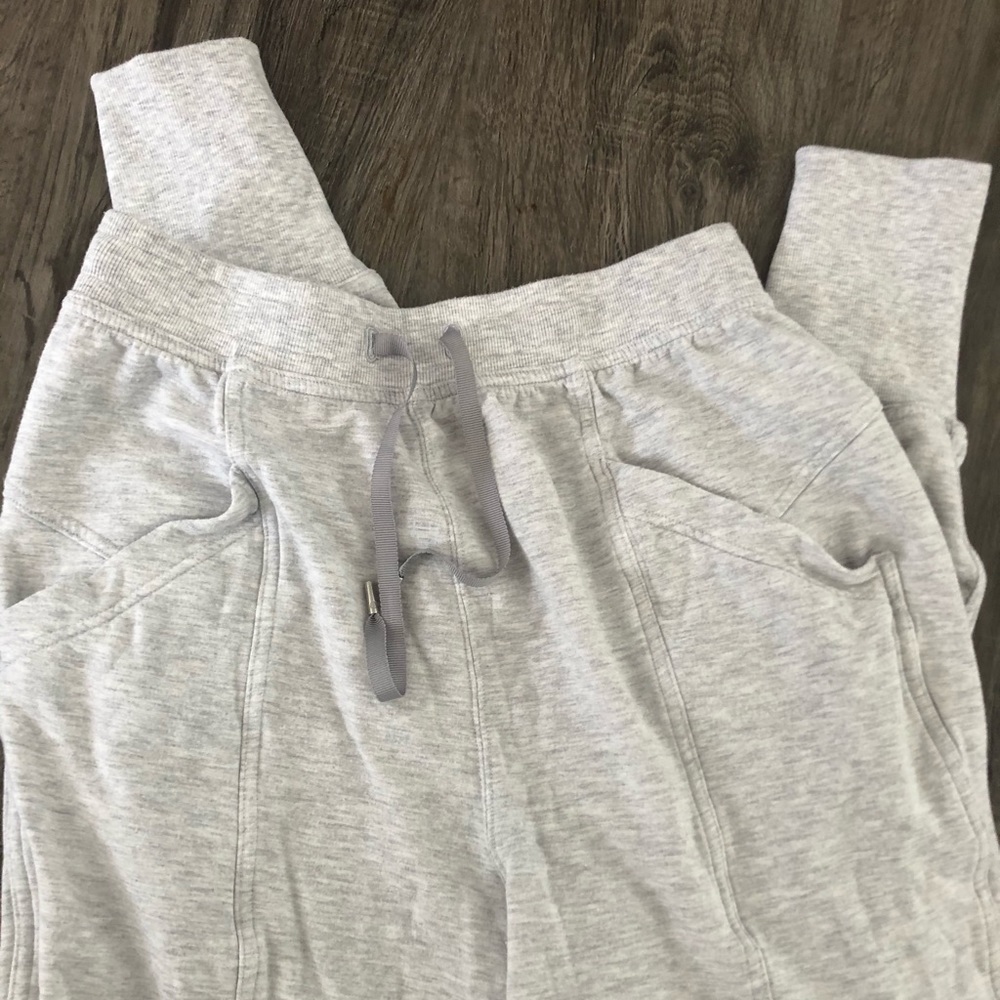 Lululemon women’s joggers
